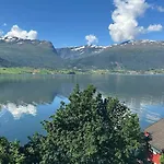 Casa Hauge - Fjord View Sandane
