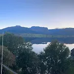 Pensión Casa Hauge - Fjord View Sandane