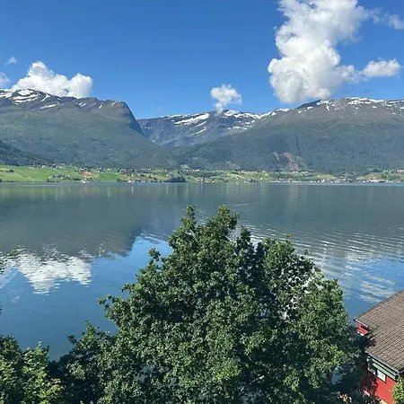 Casa Hauge - Fjord View Sandane