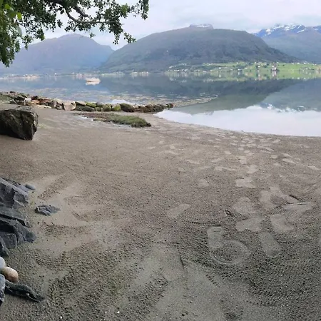 Casa Hauge - Fjord View Sandane