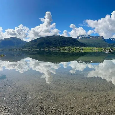 Pensión Casa Hauge - Fjord View Sandane