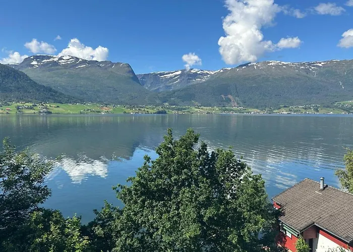 Casa Hauge - Fjord View Sandane