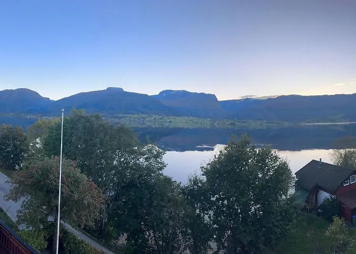 Gasthof Casa Hauge - Fjord View Sandane