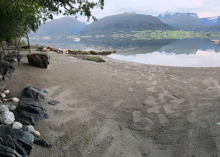 Casa Hauge - Fjord View Sandane